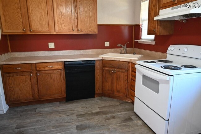 Building Photo - 203 Prairie St