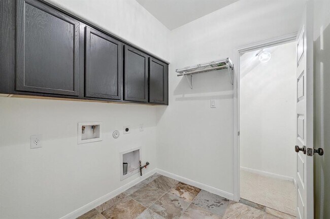 Building Photo - 503 S Meadowlark St