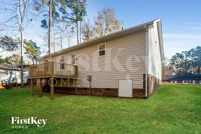 Building Photo - 628 E Ketchie St