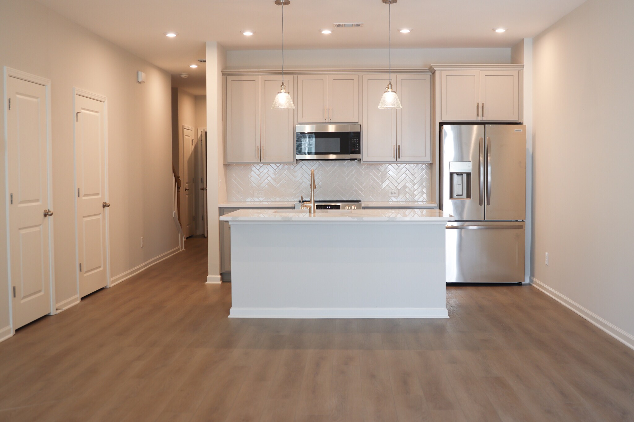 Building Photo - 481 Crown Dr