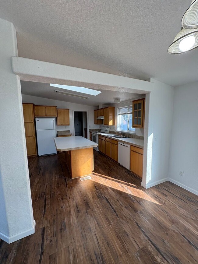 Building Photo - Country LIving