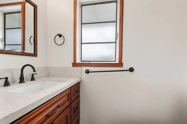 Building Photo - 590 N Cambridge St