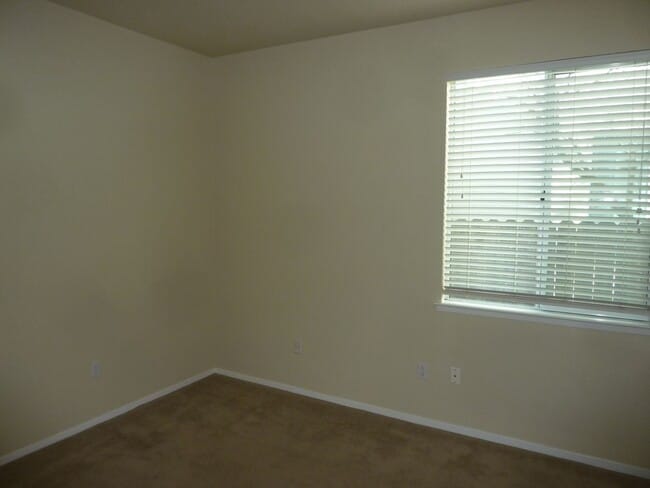 Building Photo - Single Story Home w/ Attached Garage