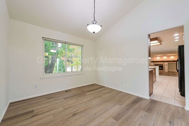 Building Photo - 10376 Dunsford Dr