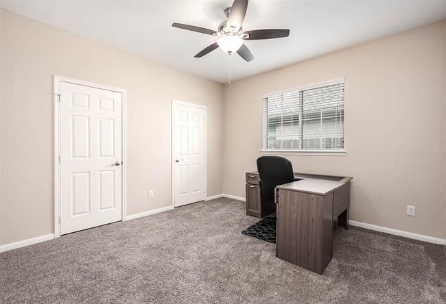 Building Photo - 3403 E Cedar Hollow Dr