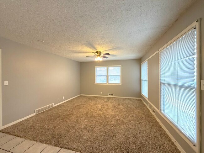 Building Photo - Westport Rd