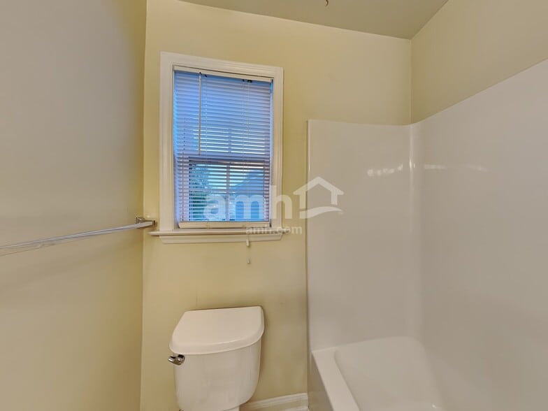 Building Photo - 129 Buchanan Ln