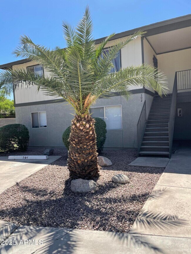 Building Photo - 2029 N Hunt Cir