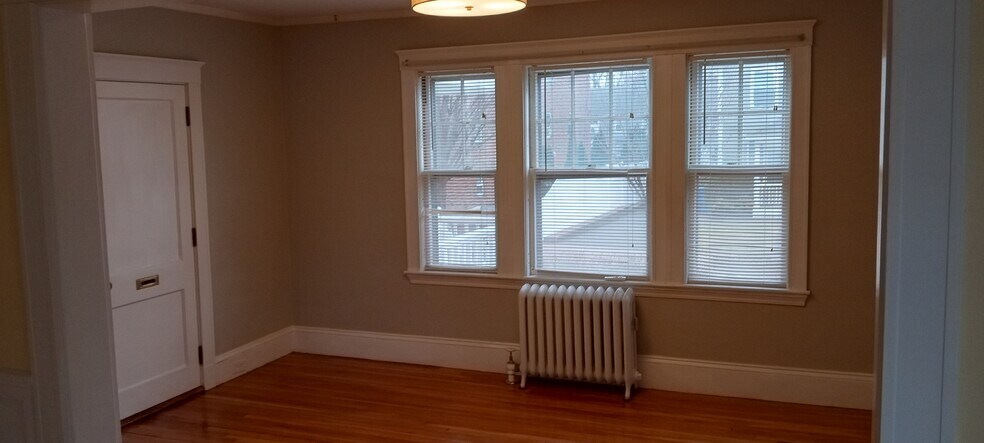 Living Rm. 1 - 62 Oxford Ave