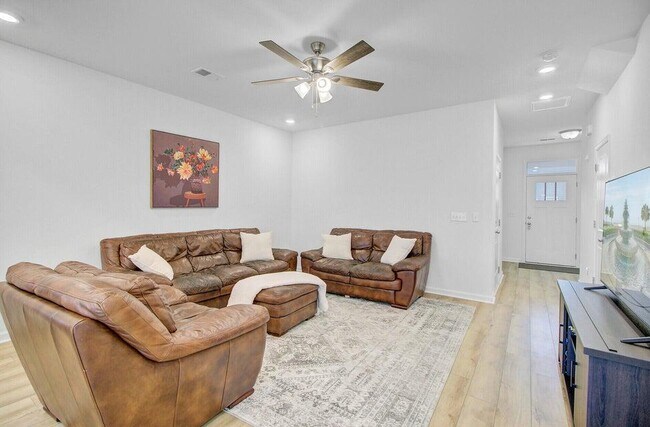 Building Photo - 770 Trotters Ln