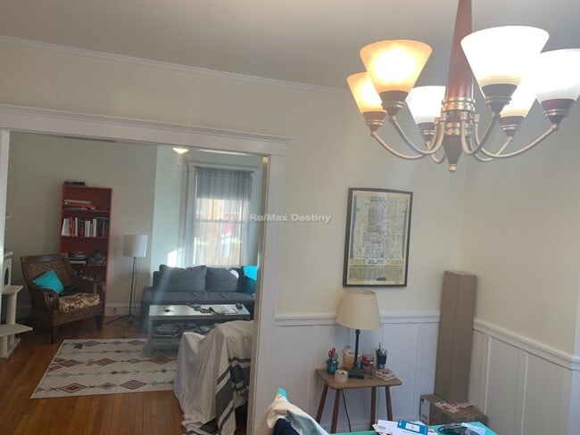 Building Photo - 33 Concord Ave