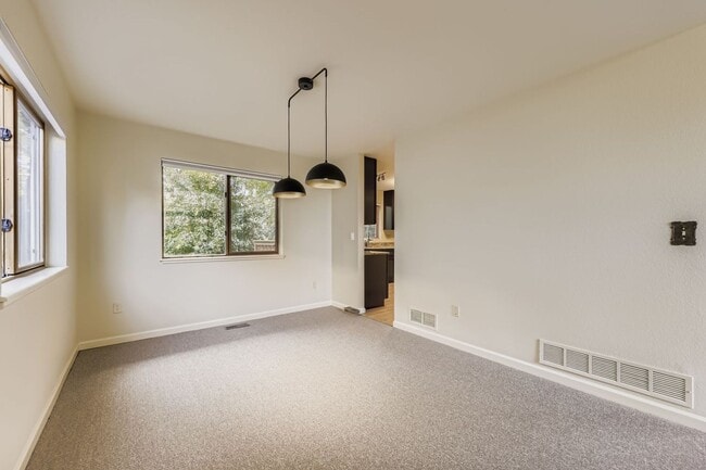 Building Photo - 4854 Franklin Dr