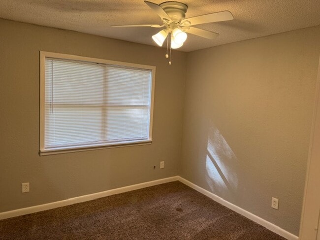 Building Photo - 129 Calloway Dr