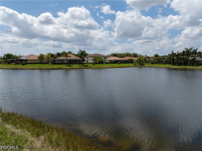 Building Photo - 10960 Cherry Laurel Dr