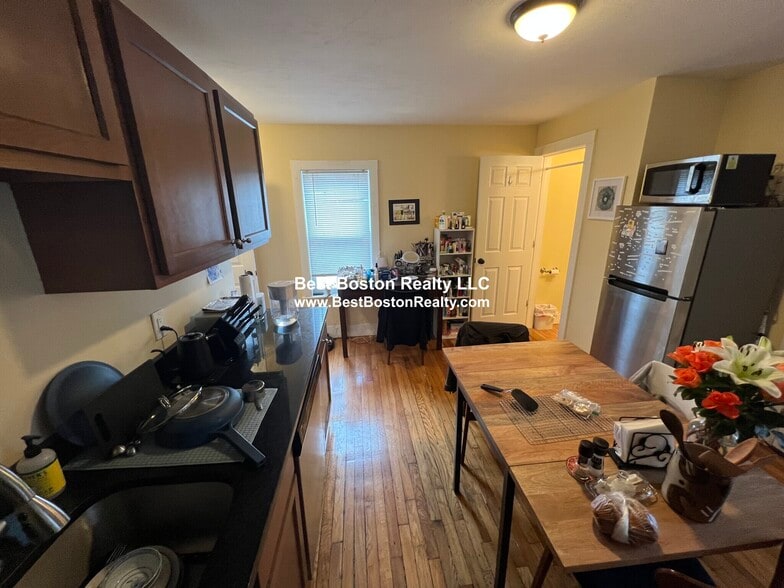 Building Photo - 5-7 Blake St. Unit 4