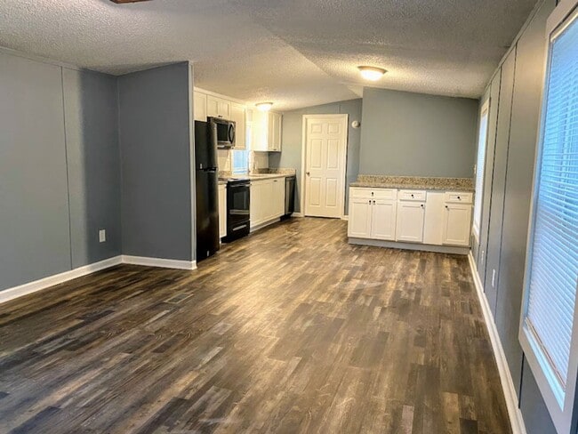 Building Photo - 3 Bedroom Mobile Home in Pelzer SC