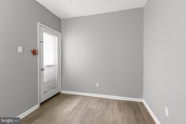 Building Photo - 160 Richmond St