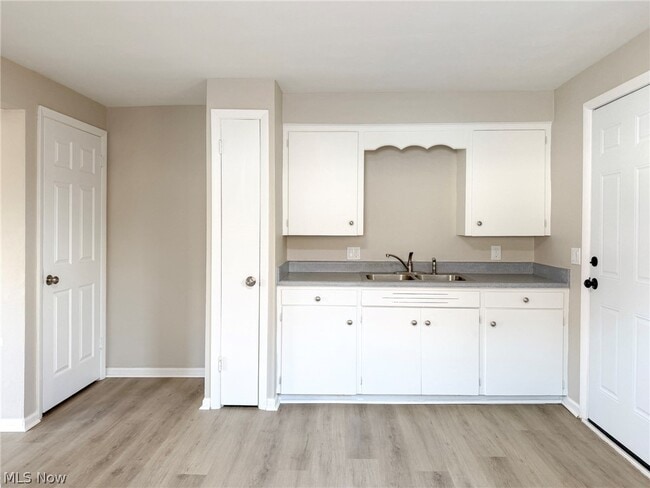 Building Photo - 642 Broadway