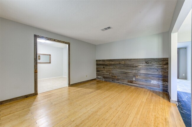 Building Photo - 16019 Fathom Ln