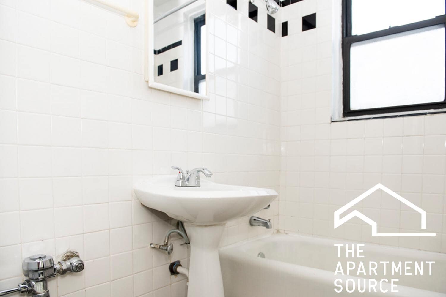 Building Photo - 3345 N Marshfield Ave