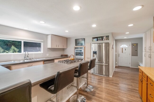 Building Photo - Rare Home on Creek Front Property!