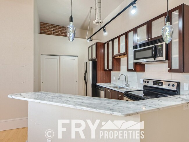 Building Photo - Great Remodel in Capitol Hill