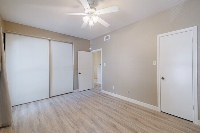 Building Photo - 726 Bering Dr