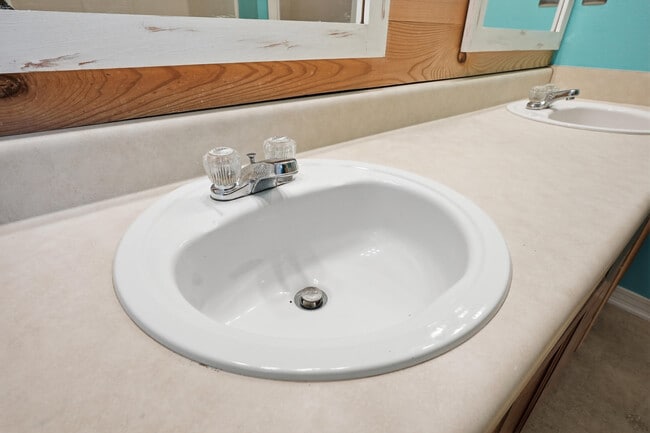 Building Photo - 210 Limestone Cir