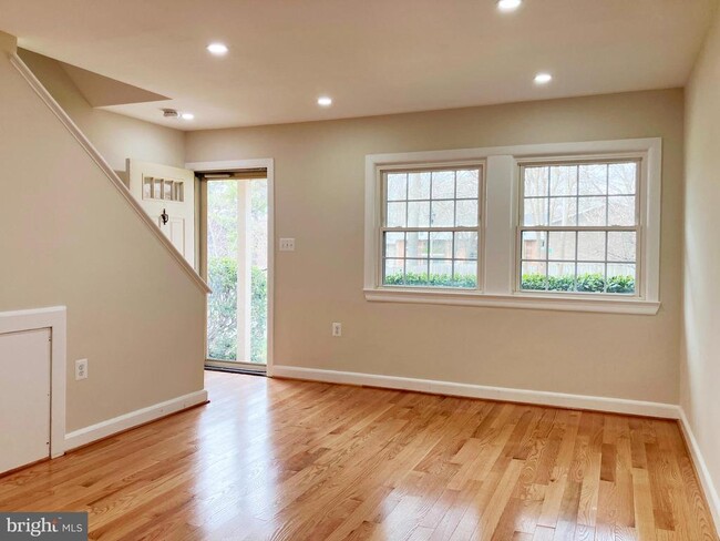 Building Photo - 428 Hampton Ct