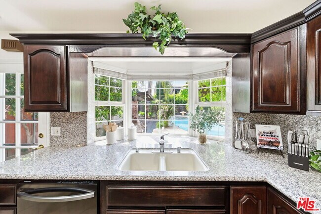 Building Photo - 4115 Laurelgrove Ave