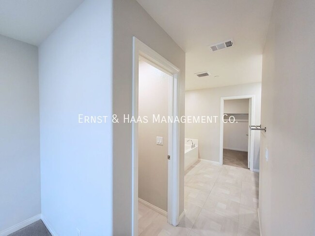 Building Photo - 14414 Strawberry Ln
