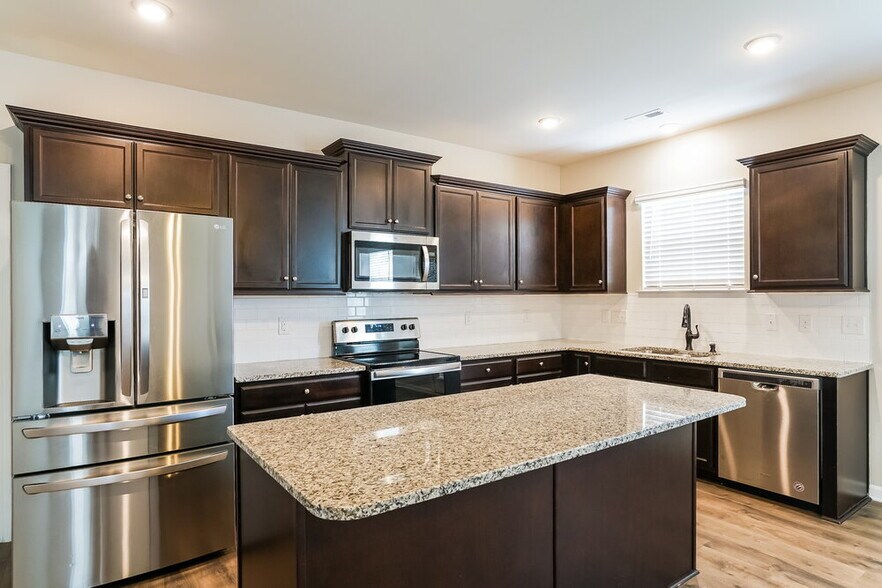Building Photo - 674 River Dell Townes Ave