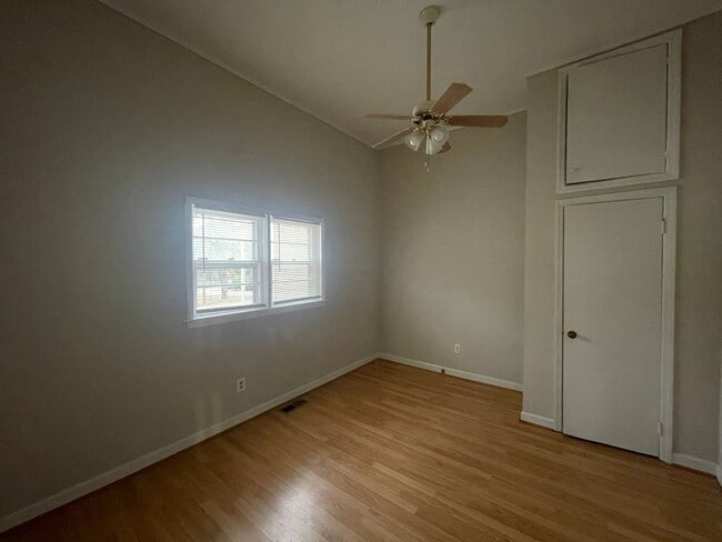 Building Photo - 25 Hollis St