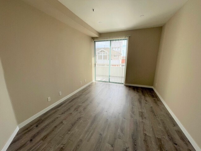 Building Photo - Remodeled Condo in Central Oxnard Gated Community!
