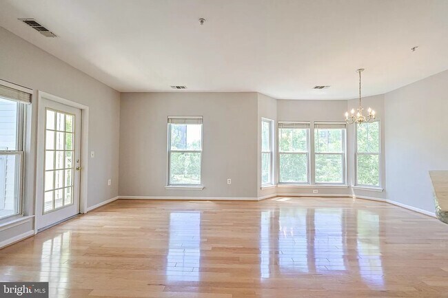 Building Photo - 2911 Deer Hollow Way