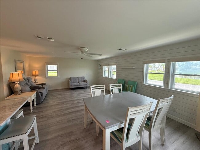 Building Photo - 637 Los Altos