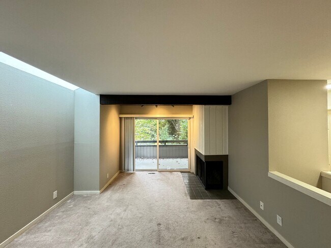 Building Photo - Your New Rental Home Awaits in Bellevue!