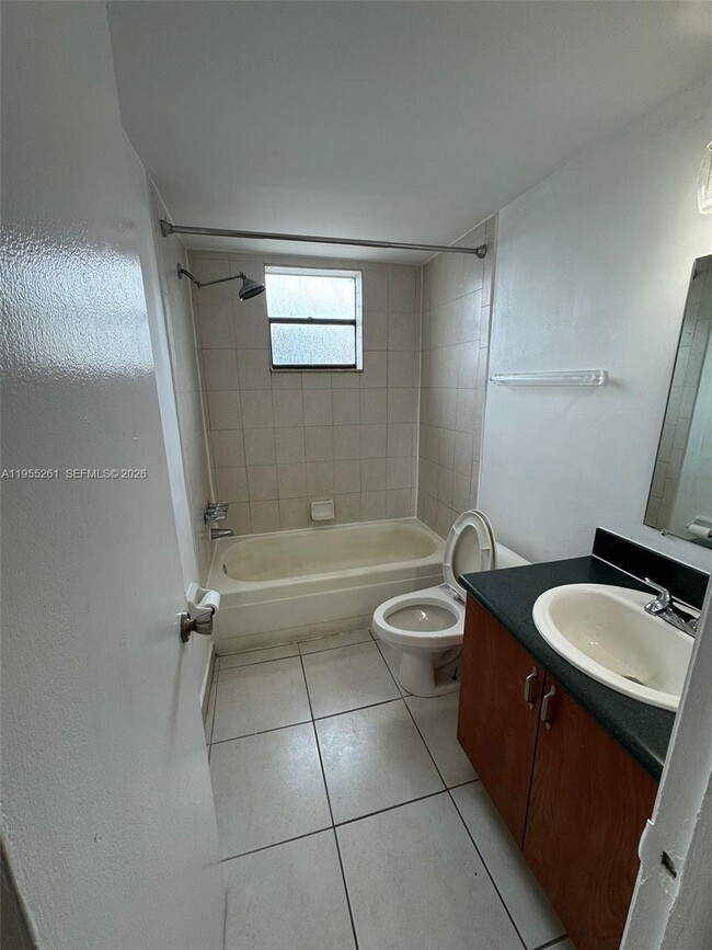 Building Photo - 4051 N Dixie Hwy