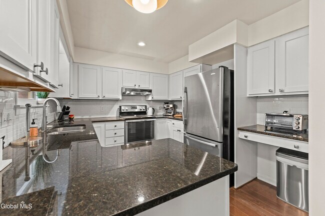 Building Photo - 19 Sarazen St