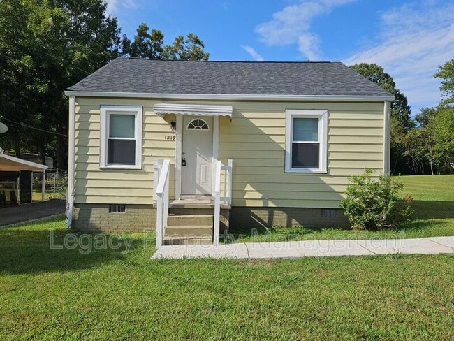 Primary Photo - 1819 Wood Ave