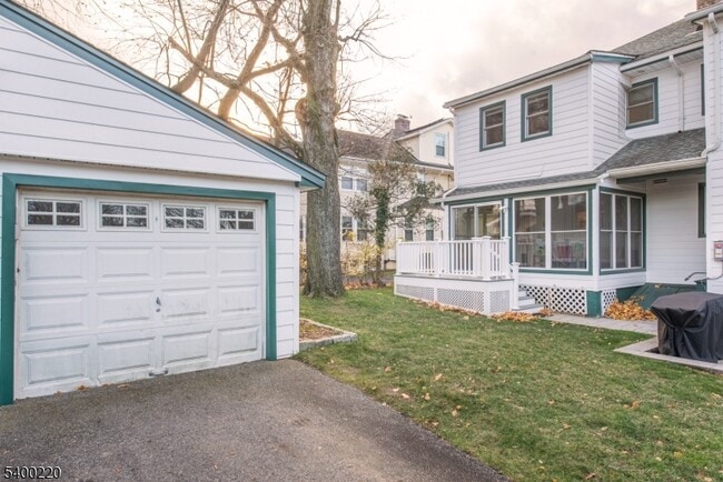 Building Photo - 38B Park Ave