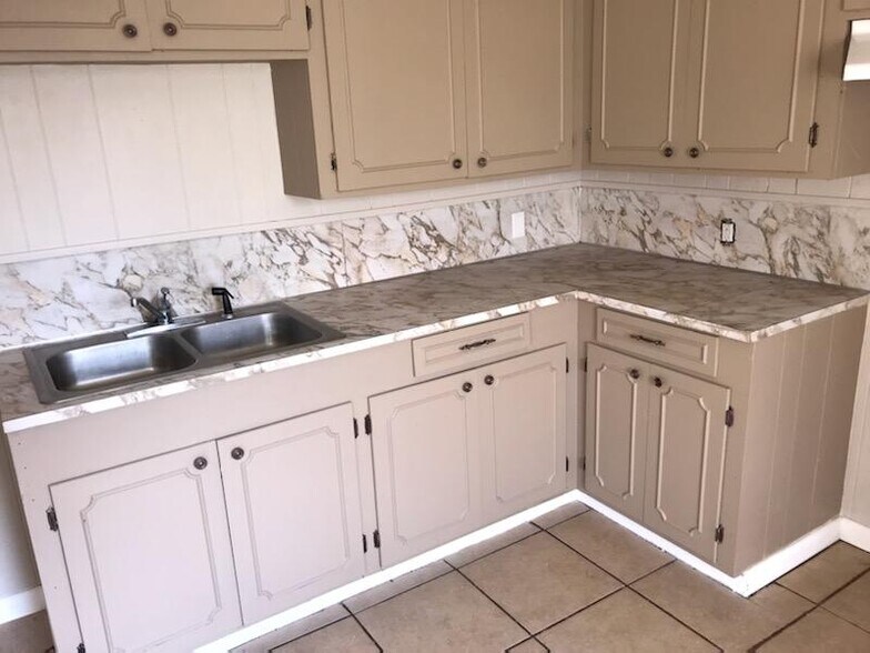 Building Photo - 2704 Houston St