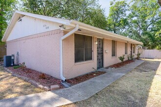 Building Photo - Close to downtown Ft. Worth