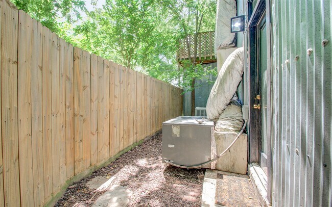 Building Photo - 5311 Palmetto St