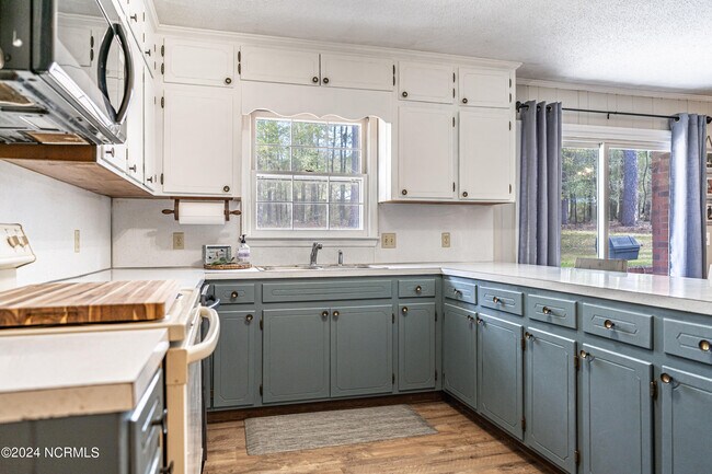 Building Photo - 309 Pinecrest Court Rd