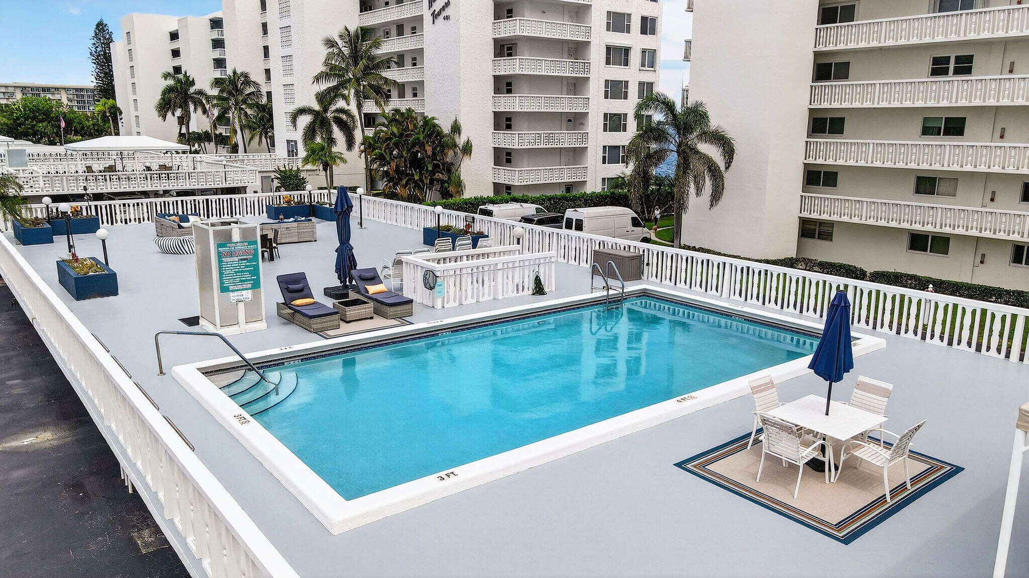 Building Photo - 301 Lake Shore Dr