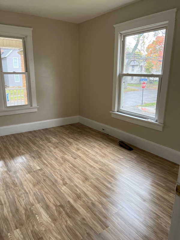 Building Photo - 505 6th St NE