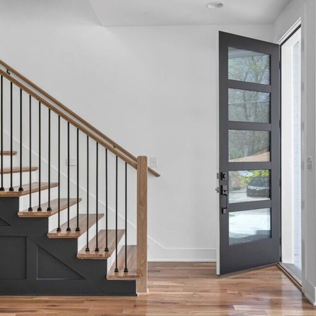 Building Photo - Stunning 4 Bedroom, 3.5 Bath Luxury Home in Nashville