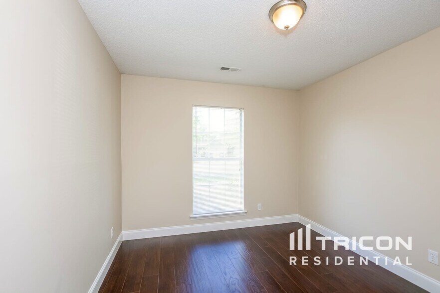 Building Photo - 3226 Twin Falls Ln