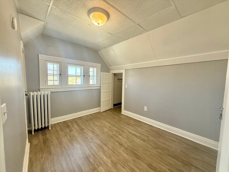 Building Photo - 7 Balsam Ave